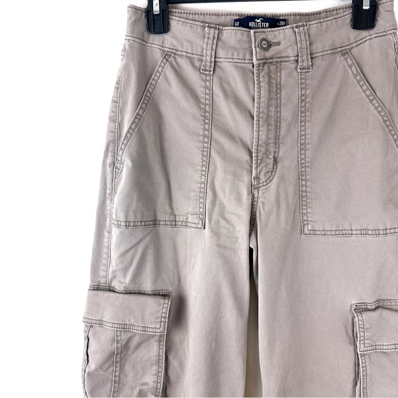 Hollister Ultra High Rise Baggy Cargo Pants Size 2 3 Pocket Khaki Cotton Blend - Picture 3 of 8